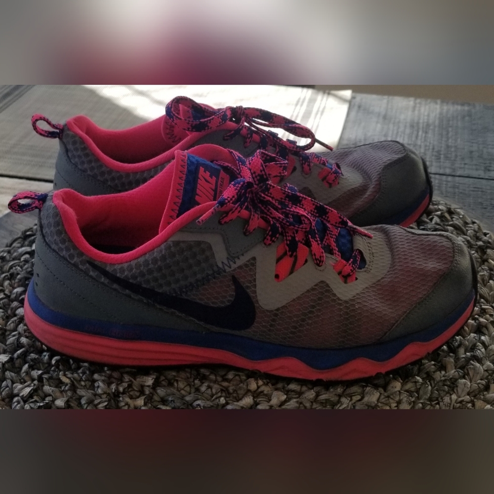 Nike  Womens Dual Fusion Trail Running Shoes 2014 Gray Pink 652869-004 Mesh 9M